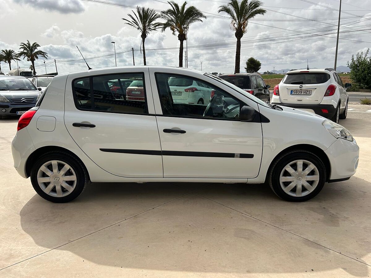 RENAULT CLIO YAHOO 1.2 SPANISH LHD IN SPAIN ONLY 40000 MILES SUPERB 2012